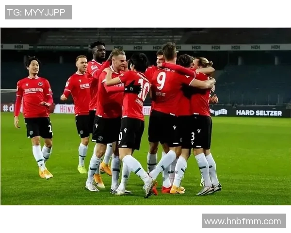 今晚的足球比赛精彩纷呈球迷热情高涨期待胜利时刻