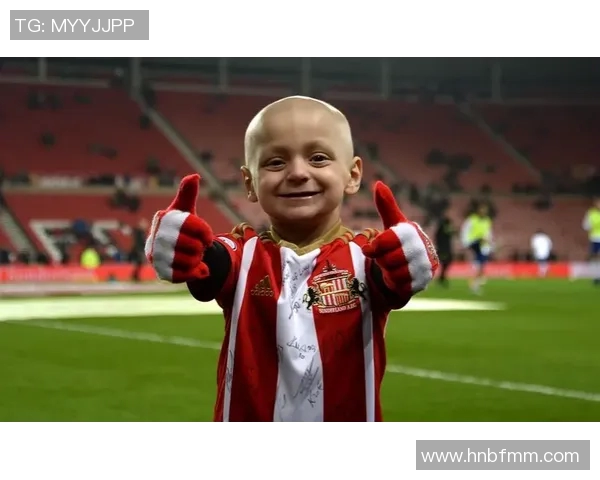 足球球童的默默奉献与成长之路：他们如何在绿茵场上闪耀光芒